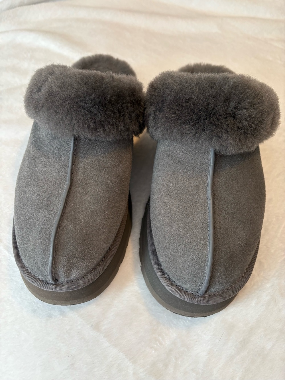 UGG Classic Slipper Platform Gray Sheepskin Suede Women’s Size 9 EU 40 Excellent
